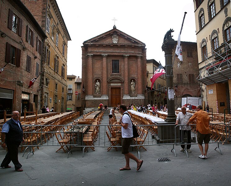 File:Palio di Siena preparation for festvalities 2011 01.JPG