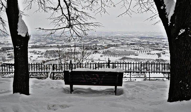 File:Park naousa view.jpg