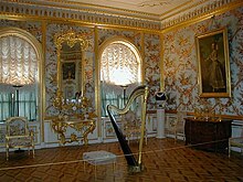 Peterhof musicroom 20021011.jpg