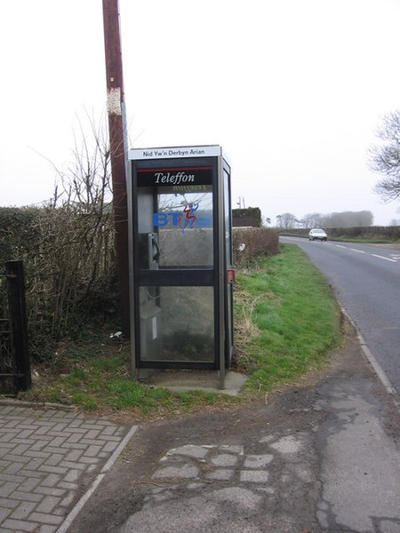 File:Phone box on the B4270 - geograph.org.uk - 700747.jpg