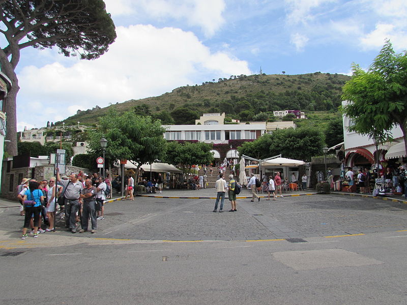 File:Piazza Vittoria din Anacapri.jpg