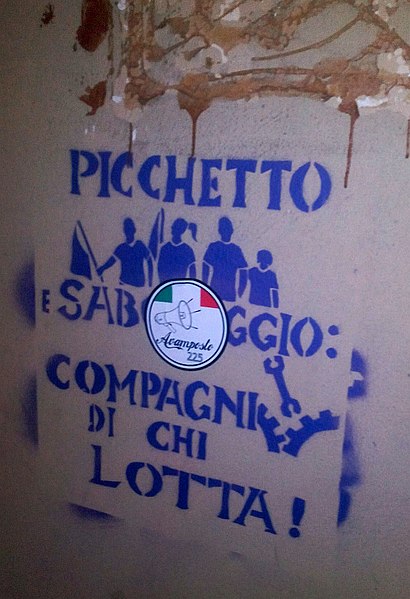 File:Picchetto sabotaggio stencil in Turin.jpg