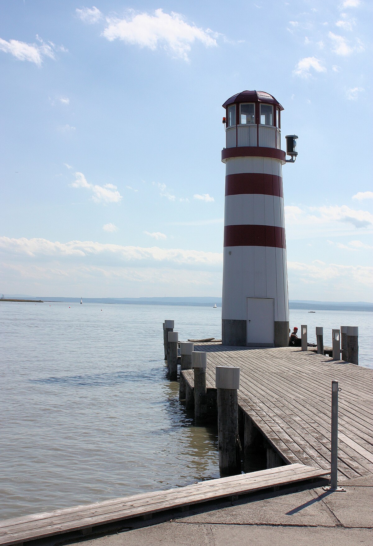 File:Podersdorf am See, der Leuchtturm.jpg - Wikimedia Commons