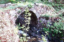 Il ponte Cusard (917 m), in un'area montana al confine tra Monastero di Lanzo e Coassolo