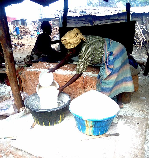 File:Processing of Garri (cassava flakes).jpg