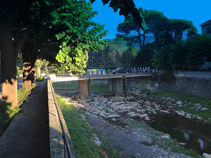 File:Rapallo - Via Milano - panoramio.jpg