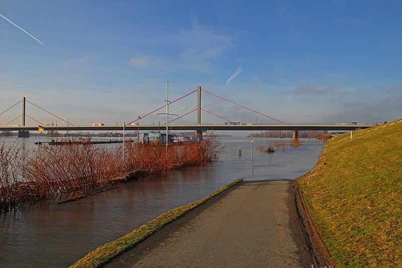 File:Rheinhochwasser Januar 2011 - LEV Autobahnbruecke 04.jpg
