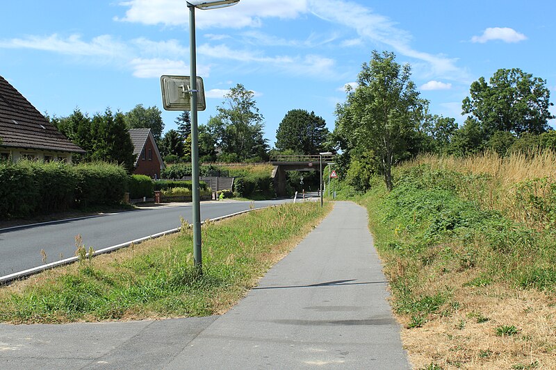 File:Ringstraße Sünderup Kattloch.jpg