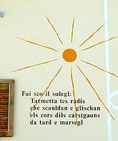 Rätoromanische Inschrift an einem Haus in Sagogn in der Surselva