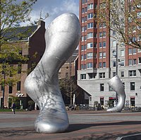 Rotterdam kunstwerk iedereen is dood behalve wij.jpg