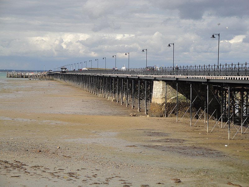 File:Ryde Pier in August 2011.JPG