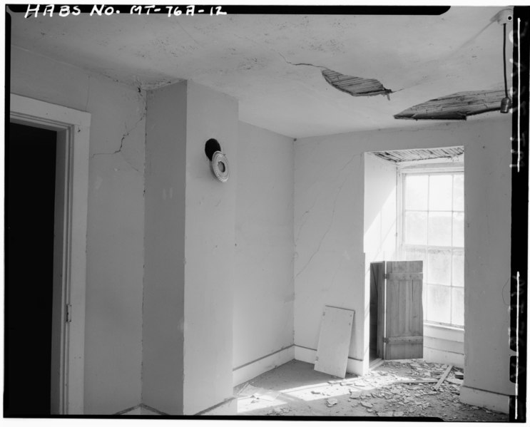 File:SECOND ROOM SHOWING CLOSET HIDEAWAY UPSTAIRS, RIGHT SIDE APARTMENT - Fort Keogh, Officers Quarters A, 3 miles west of Miles City on U.S. Highway 10, Miles City, Custer County, HABS MONT,9-MILCI,3-A-12.tif