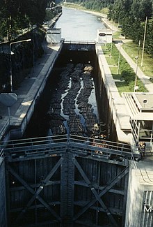 Mälkiä-Schleuse bei Lappeenranta mit Floßverband