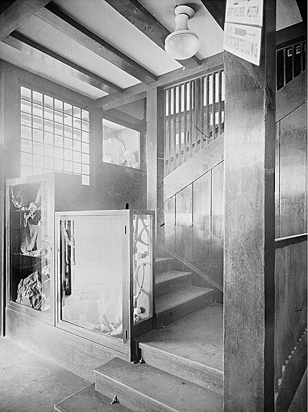 File:Salon Erich Mandl, designed by Adolf Loos, Vienna, 1923 (2).jpg