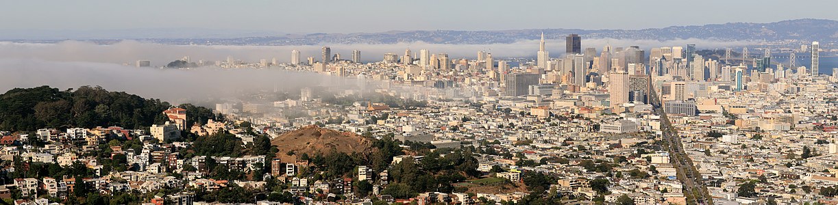 San Francisco 'nun şehir merkezine yaklaşan sis. (Üreten: Mbz1)
