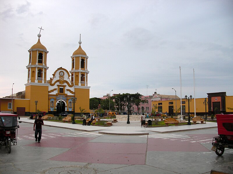 File:San Pedro de Lloc Peru plaza.jpg