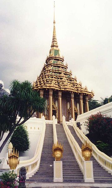 File:Saraburi Wat Phra Buddha Baat.jpg