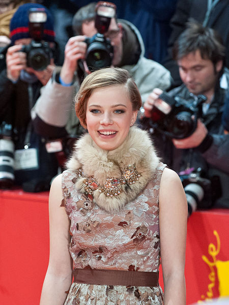 File:Saskia Rosendahl arrival for the European Shooting Stars Award Ceremony.jpg