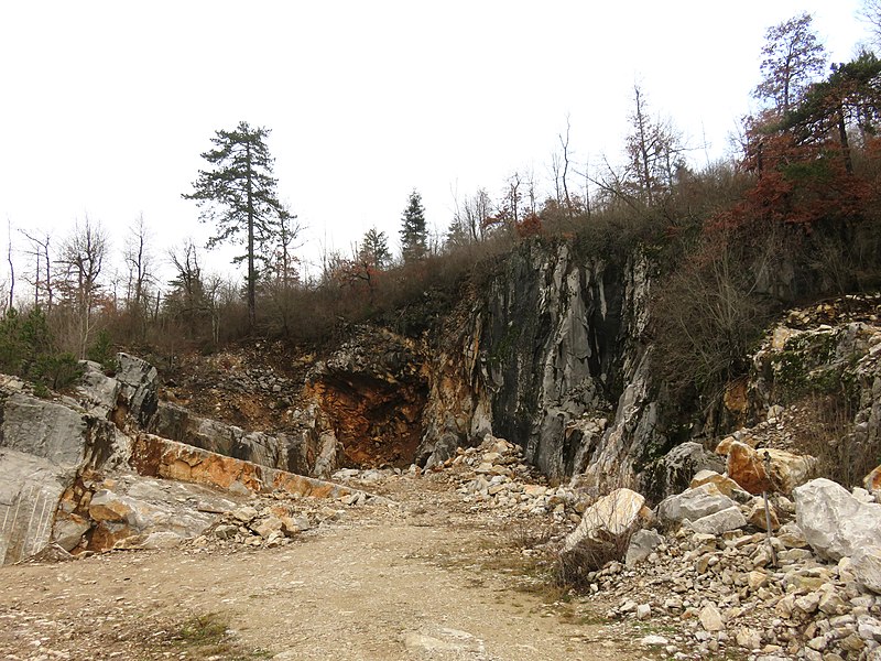 File:Selce Pivka Slovenia - Avsec Quarry 1.jpg