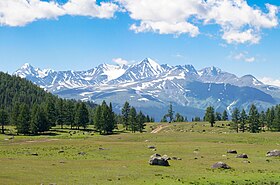 vista sulle montagne dal villaggio di Jazator