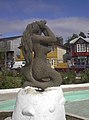 Escultura, plaza de Chonchi, Chile