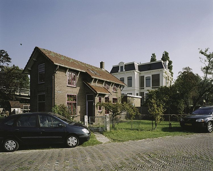 File:Situering van de villa in zijn omgeving - Alphen aan den Rijn - 20396020 - RCE.jpg
