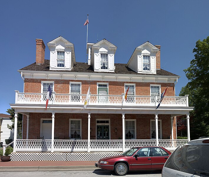 File:Southern Hotel Front View Ste Genevieve MO.jpg