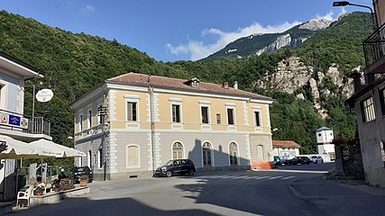 A staziùn d'Ulmea r-štüttüṛô, da štatoa 28