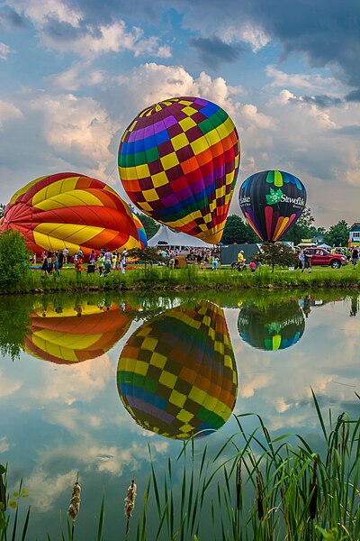 File:Stoweflake Balloon Festival 2014 (14545822829).jpg