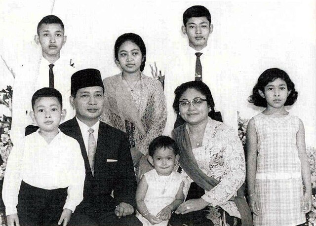 Suharto with his wife and six children, c. 1967