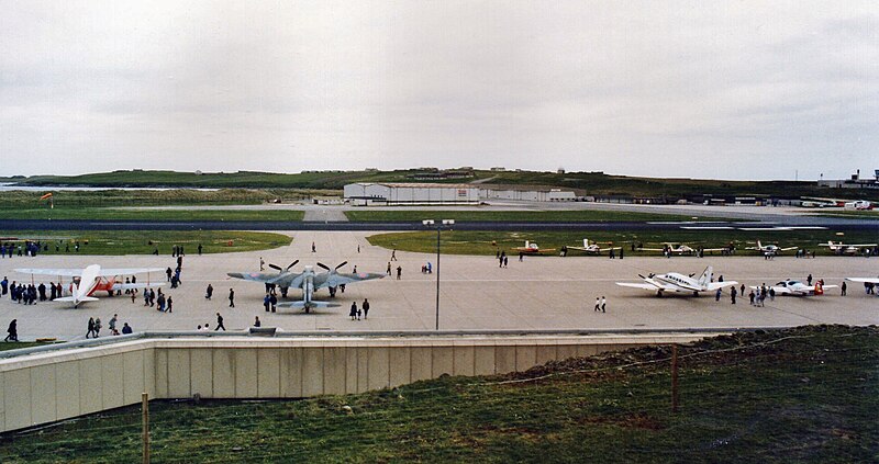 File:Sumburgh Air Show (16747303620).jpg