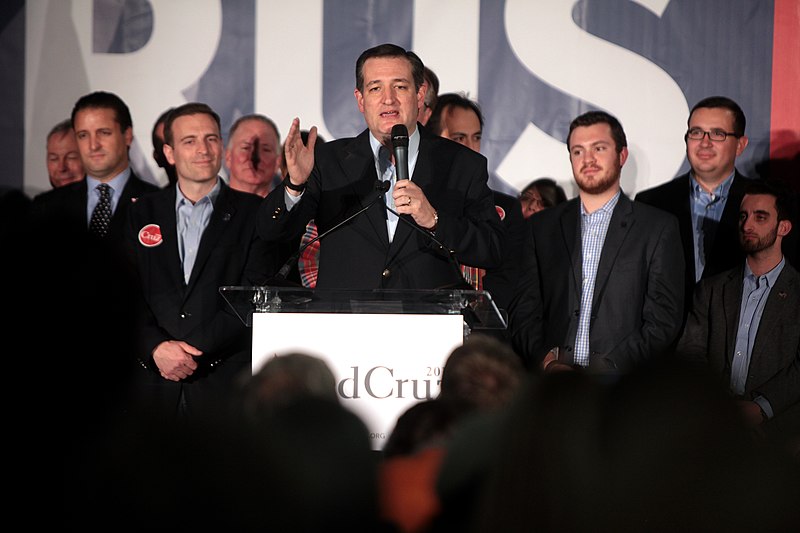 File:Ted Cruz with supporters (24639934163).jpg