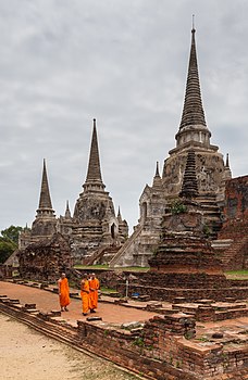 Пхра Си Санпхет (тај. วัดพระศรีสรรเพชญ์ — „Храм Светог, Величанственог, Свезнајућег”) у Ајутаји, Тајланд