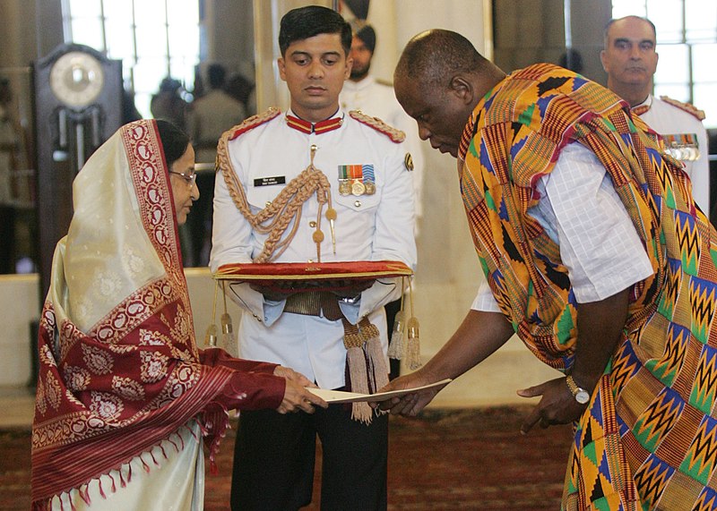 File:The High Commissioner-Designate of Ghana, Mr. Robert Tachle-Menson presented his credentials to the President, Smt. Pratibha Devisingh Patil, at Rashtrapati Bhavan, in New Delhi on November 20, 2009.jpg