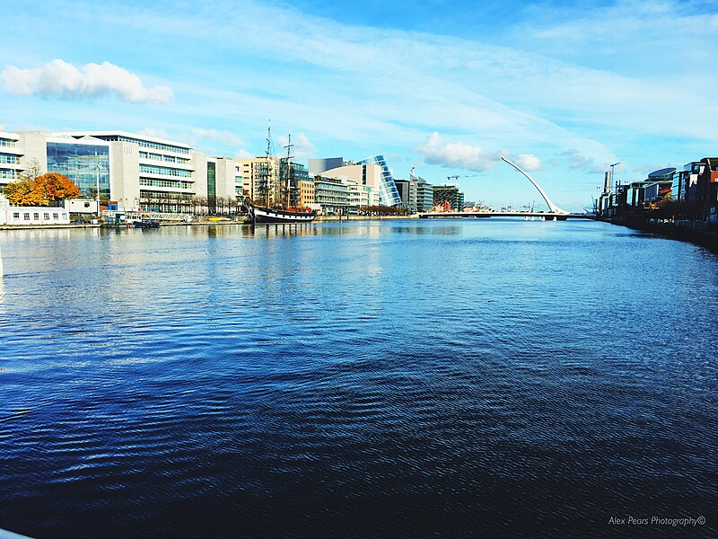 File:The Quays, Dublin. .jpg