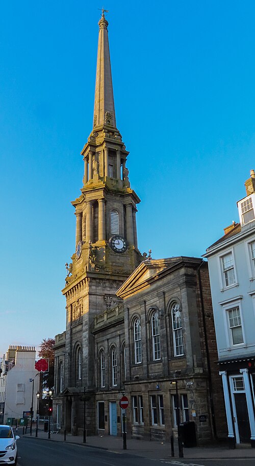 Image: The Town Hall on New Bridge Street (geograph 6442696) (cropped)