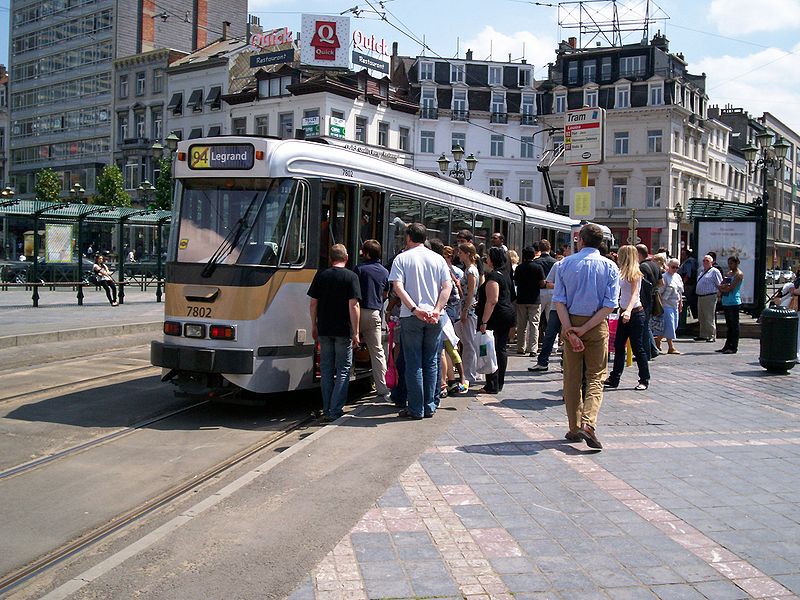 File:TramBrussels ligne94 Louise2.JPG