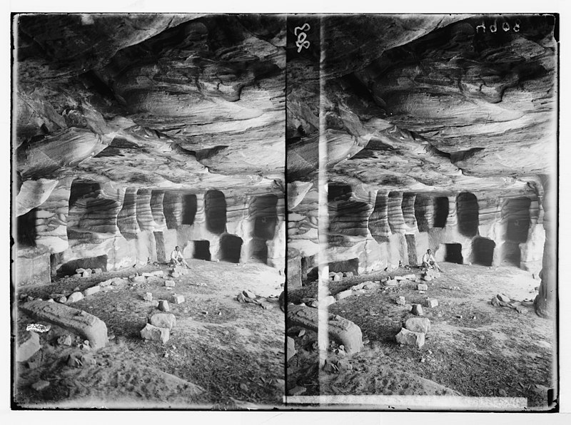 File:Trans-Jordan. Petra. A tomb exterior. (Showing typical veining in rock). LOC matpc.05970.jpg