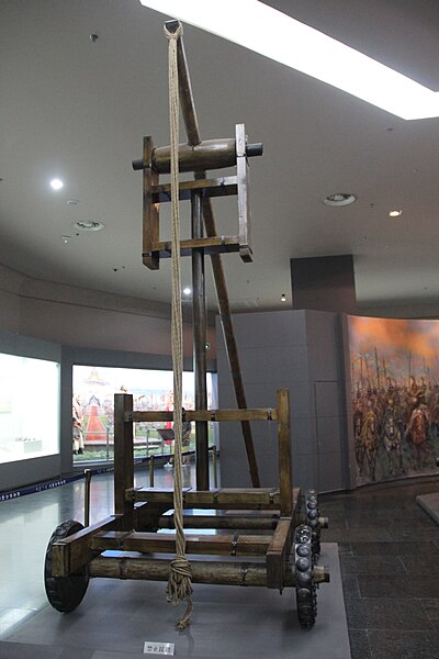 File:Trebuchet Model, Mongol Empire (19654279900).jpg