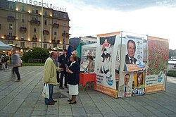 A street stall during the campaign for the European Parliament election in Como Uniti nell'Ulivo 200406.jpg