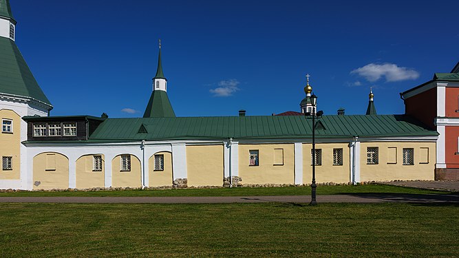 155. Корпус конюшенных келий Иверского монастыря, Валдай, Новгородская область Автор — A.Savin