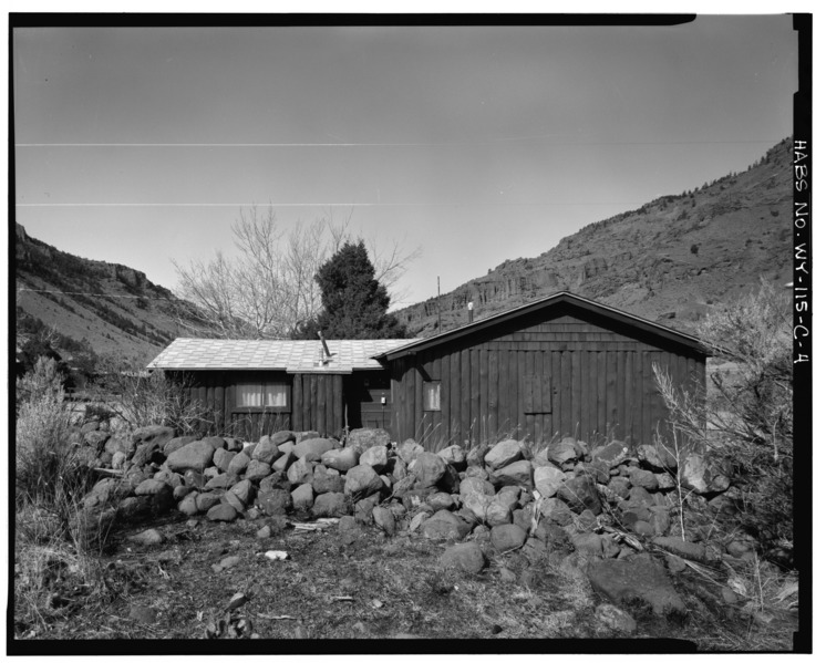 File:View of east rear - Trail Shop, Guest Cabin, 170' east of Northwest corner of Lodge, Cody, Park County, WY HABS WYO,15-CODY.V,3C-4.tif