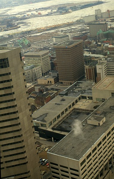 File:Ville de Québec vue en direction nord-nord-est du haut de l'édifice G Édifice Marie-Guyart 11-d.na.civile-81-5185.jpg