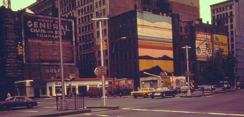 File:WALL PAINTING ON A BUILDING ON HOUSTON STREET IN NEW YORK CITY'S MANHATTAN. THE INNER CITY TODAY IS AN ABSOLUTE... - NARA - 555910 crop.jpg