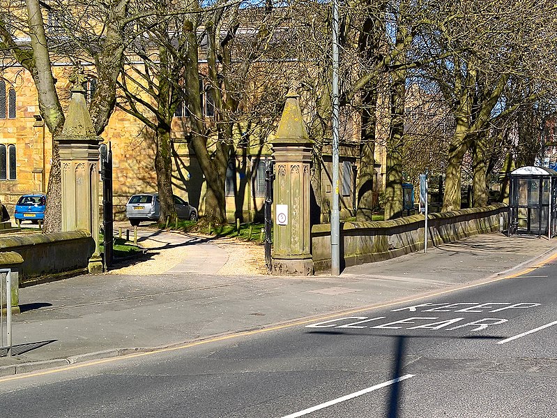 File:Wall and gates, St Peter's Churchyard, Burnley.jpg