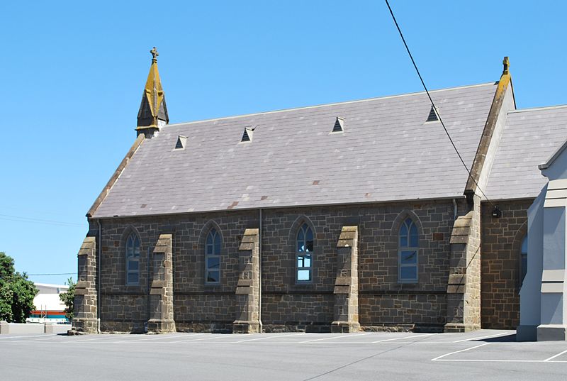 File:WarrnamboolOldRomanCatholicChurch.JPG