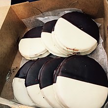 Box of black-and-white cookies from a New York City bakery WiknicNYC 03 b.jpg