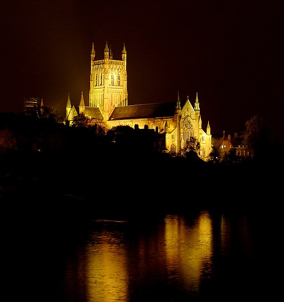 File:Worcester cathedral night2.jpg