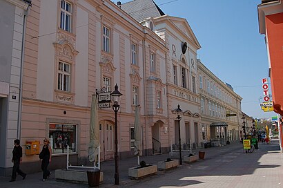 So kommt man zu der Stadttheater Wiener Neustadt mit den Öffentlichen - Mehr zum Ort Hier