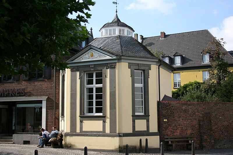 File:Xanten - Kanoniker-Pavillon 01 ies.jpg